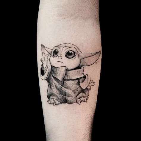 40 Adorable Baby Yoda Tattoos Have you been enamored by Baby Yoda? Discover our favorite Baby Yoda tattoo design ideas. The post 40 Adorable Baby Yoda Tattoos can be found on Picture the Magic. Picture the Magic - Disney Cruise Advice, Tips, and Planning Baby Yoda Tattoo, Smart Tattoo, Yoda Tattoo, Mandalorian Tattoo, Disney Tattoos Small, Gamer Tattoos, Disney Sleeve, Band Tattoos, Gaming Tattoo