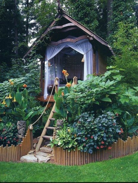 Secret Gardens, Treehouse Inspiration, Backyard Getaway, Swing Sets, Casa Vintage, She Sheds, The Secret Garden, Garden Cottage, Play Houses