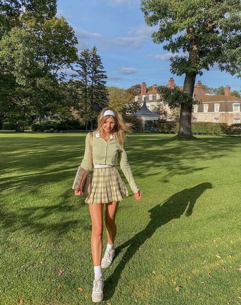 Skirt Outfits, Checkered Skirt Outfit, Green Skirt Outfits, Checkered Skirt, Aesthetic Outfit Ideas, Green Outfit, Mode Inspo, Mode Vintage, Aesthetic Outfits