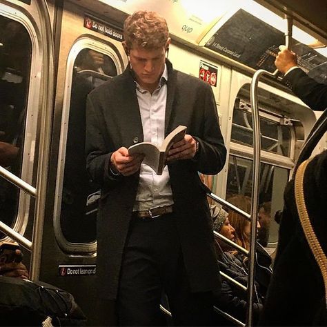 Book Lovers, Guys Read, Nyc Subway, Man Images, Instagram Page, Book Aesthetic, Bored Panda, Book Club, Beautiful Men