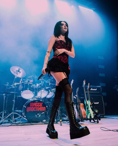 Maggie Lindemann Concert Outfits, Maggie Lindemann Outfits Concert, Maggie Lindemann Life Support Tour, Maggie Lindemann Tour Outfits, Maggie Lindemann Performing, Rockstar Performance Outfit, Punk Woman Aesthetic, Maggie Lindemann Outfits Goth, Rockstar Looks Women