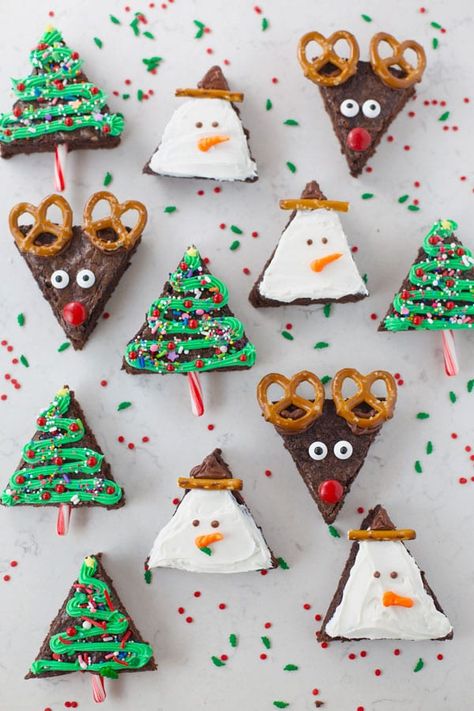 Decorated Brownies Christmas, Christmas Theme Dessert Ideas, Christmas Baking Brownies, Christmas Baking Crafts, Christmas Desserts Decorations, Christmas Snack Tray For Kids, Brownie Xmas Trees, Christmas Biscuit Decorating For Kids, Nailed It Christmas Baking