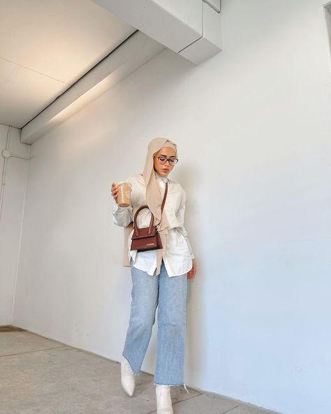 Hijab Outfit Jeans, Batul Bazzi, Hijabi Aesthetic Outfits, Aesthetic Hijabi Outfits, Hijabi Summer Outfits, Hijab Jeans, Hijab Fashion Summer, Hijab Trends, Women Hijab