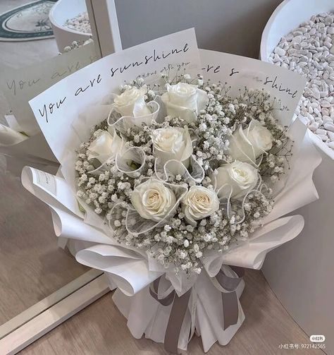 Unique Bridal Bouquets, White Flower Bouquet, Luxury Flower Bouquets, White Rose Bouquet, Flower Bouquet Diy, Boquette Flowers, Flower Gift Ideas, Flowers Bouquet Gift, Flower Therapy