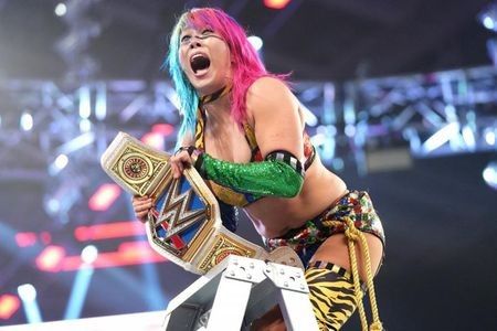 In NXT Asuka was the best of the entire roster. But once she got up to the main roster, Vince stayed away from her and didn’t know how to book her. As soon as she lost her undefeated streak, it’s as if Vince didn’t know how to come up with a storyline for Asuka, and he doesn’t like wrestlers who can’t talk and Asuka has trouble with English. Iyo Sky Wwe, Asuka Wwe, Wwe Women's Championship, Iyo Sky, Wwe Money In The Bank, Hair Salon Names, Japanese Wrestling, Women Money, Wwe Female Wrestlers