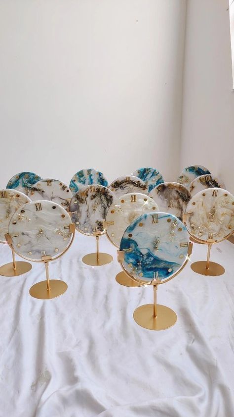 Resin Table Clock Ideas, Resin New Idea, Resin Products Ideas, Cute Resin Ideas, Resin Table Ideas, Ideas For Resin, Resin Table Clock, Resin Art Table, Resin Art Ideas