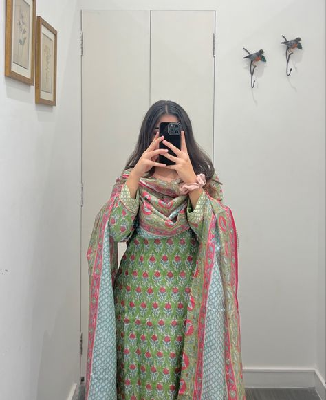 Kurti Look Casual, Winter Office Outfits Women Indian, Cotton Indian Suits, Formal Outfits For Women Indian, Aesthetic Indian Couple, Indian Aesthetic Outfit, Poses In Suit, Aesthetic Indian Wedding, Indian Couple Aesthetic