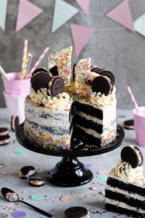 Funfetti Drip Cake, Oreo Funfetti Cake, Funfetti Oreo Cake, Birthday Oreo Cake, Oreo Cake Recipe Homemade, Donut Torte, Chocolate Drip Cake Birthday, Xmas Cake Recipes, Toddler Birthday Cake