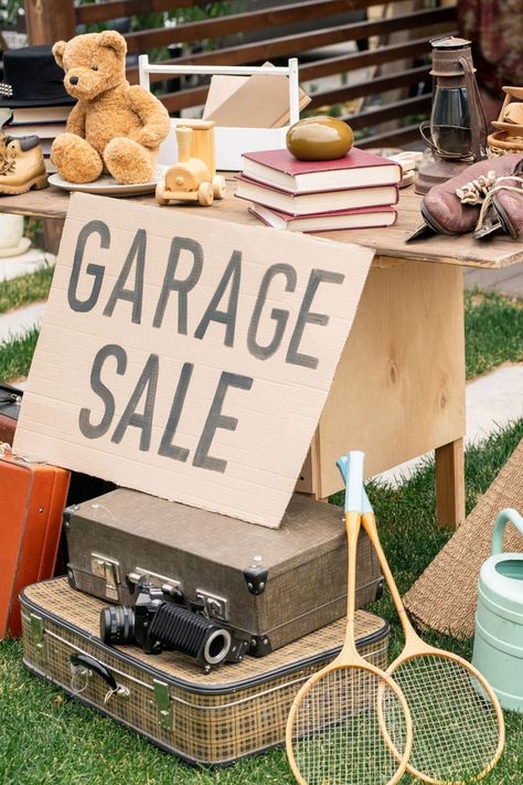 Garage Sales Aesthetic, Yard Sale Signs Aesthetic, Garage Sale Stickers, Aesthetic Garage Sale, Aesthetic Yard Sale, Garage Sale Ideas Display Creative, Yard Sale Aesthetic, Rummage Sale Ideas, Garage Sale Signs Ideas