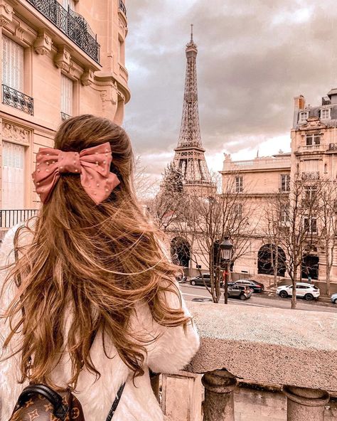 COURTNEY RANDALL posted on Instagram: “My favorite place in the world 🌍” • See all of @courtneymichelle's photos and videos on their profile. Courtney King, Ali Grace Hair, Beautiful Profile Pictures, Cool Pictures For Wallpaper, Dreamy Photography, Travel Pictures Poses, Fairytale Photography, Profile Pictures Instagram, Paris Pictures