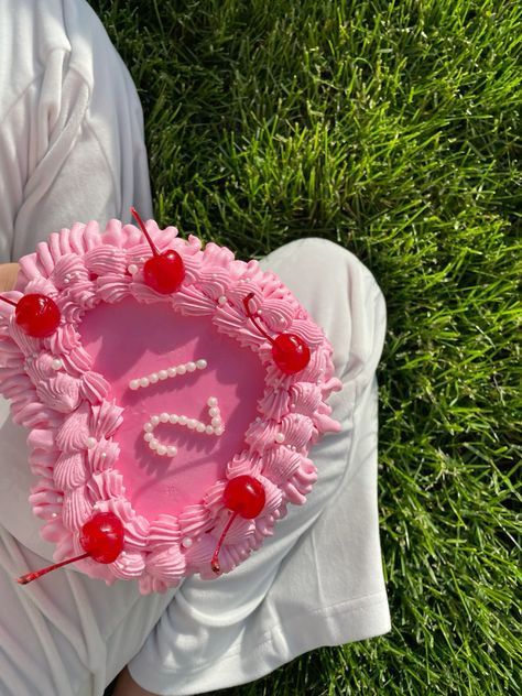 #21 #inspo #cake #birthday Aesthetic 21st Bday Cakes, Pink Birthday Party Aesthetic Cake, 23 Themed Birthday, Cute 21st Birthday Ideas, Aesthetic 21st Birthday Cake, Turning 21 Aesthetic, 21st Birthday Cake Simple, 21 Birthday Cake Aesthetic, Birthday 21 Aesthetic