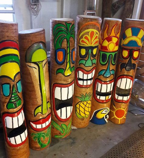 Cardboard Tiki Totem, Tiki Diy Decorations, Tiki Poles Totems, Tiki Statues Diy, Diy Totem Pole Ideas, Tiki Signs Diy, Tiki Totem Diy, Diy Tiki Totem Pole, Tiki Boxes Diy