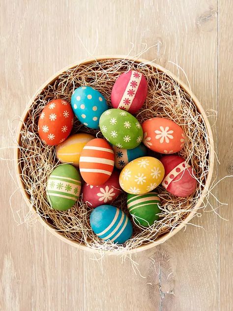 Upcycling, Easter Egg Painting Ideas Simple, Wooden Eggs Crafts, Easter Egg Nest, Wooden Easter Eggs, Diy Easter Eggs, Easter Egg Art, Easter Egg Pattern, Wood Eggs