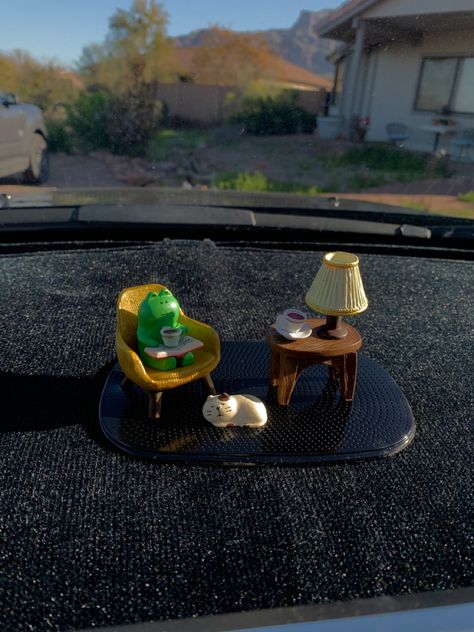 Old Car Interior Decor, Decorated Dashboard Car, Green Themed Car Interior, Dark Academia Car Accessories, Car Decor Theme Ideas, Car Decor Grunge, Squishmallow Car Decor, Cute Car Decorations Interior Aesthetic, Fairycore Car Decor