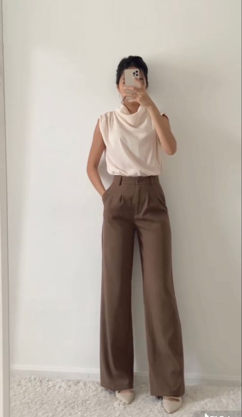 Corprate Girl Outfit, Business Women Outfits Aesthetic, Business Appropriate Outfits, Clean Girl Office Outfits, Cool Girl Business Casual, Business Professional Women Outfits, Business Professional Aesthetic, Business Casual Outfits Cute, Business Casual Capsule Wardrobe Summer