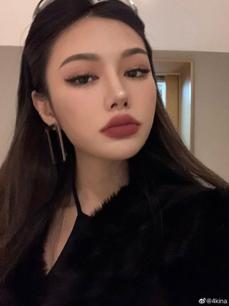 Simple Dark Makeup Aesthetic, Dark Ulzzang Makeup, Ulzzang Makeup Dark, Dark Asian Makeup, Korean Dark Makeup, Maneater Makeup, Winter Makeup Looks, Membentuk Alis, Asian Makeup Looks