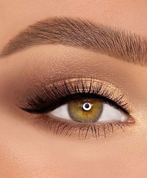 13. A pop of gold eye shadow look Add a sparkly to your look with eye makeup like this! Here we have a pop... Gold Makeup For Green Eyes, Neutral Eye Makeup For Green Eyes, Natural Makeup Looks Eye Shadow, Golden Look Make Up, Golden Eye Makeup Wedding, Natural Gold Eyeshadow, Gold Makeup Green Eyes, Evening Make Up Ideas, Make Up Looks Gold