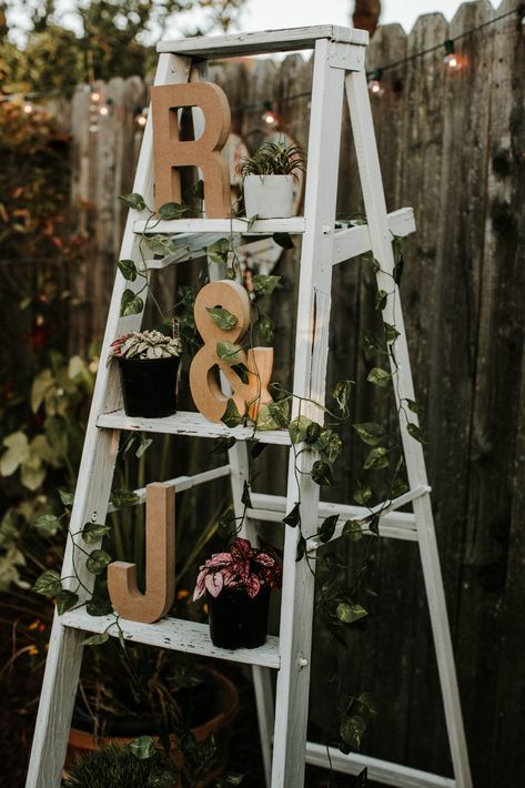 Ring Themed Engagement Party, Outdoor Engagement Backdrop, Rustic Engagement Party Ideas Backyards, Outside Engagement Party Decorations, Earth Tone Engagement Party, Minimalist Engagement Decor, Woodland Engagement Party, Black Themed Engagement Party, Garden Elopement Ideas