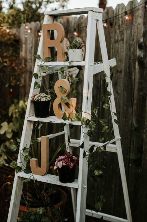 Ring Themed Engagement Party, Outdoor Engagement Backdrop, Outside Engagement Party Decorations, Lake House Engagement Party, Earth Tone Engagement Party, Minimalist Engagement Decor, Rustic Engagement Party Ideas Backyards, Black Themed Engagement Party, Woodland Engagement Party