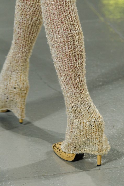 Rodarte Spring 2017 Ready-to-Wear Fashion Show Details Denim On Denim, Detail Couture, Mode Shoes, Crochet Clothes For Women, Modieuze Outfits, Mode Inspo, Knit Fashion, Mode Inspiration, Spring 2017