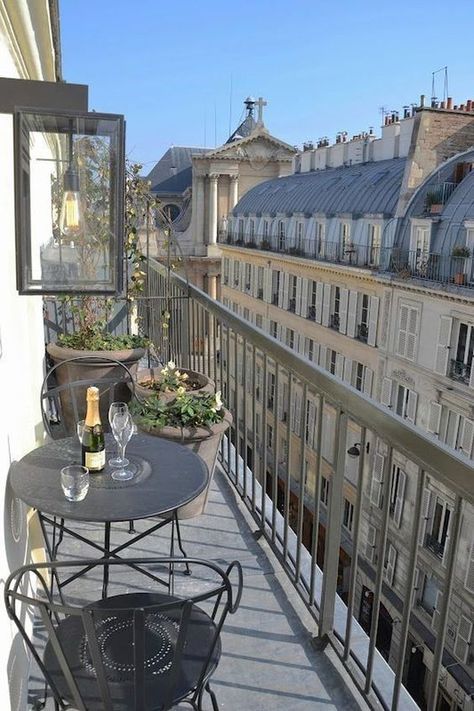 France Apartment, City Paris, Drømme Liv, France Aesthetic, Paris Dream, Paris Vibes, Parisian Life, Paris Aesthetic, Apartment Balcony