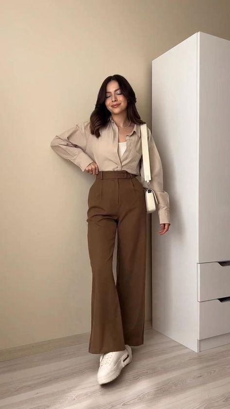 Fesyen Korea, Curvy Casual Outfits, Stylish Work Attire, Casual College Outfits, Business Casual Outfits For Women, Quick Outfits, Everyday Fashion Outfits, Casual Day Outfits, Elegante Casual