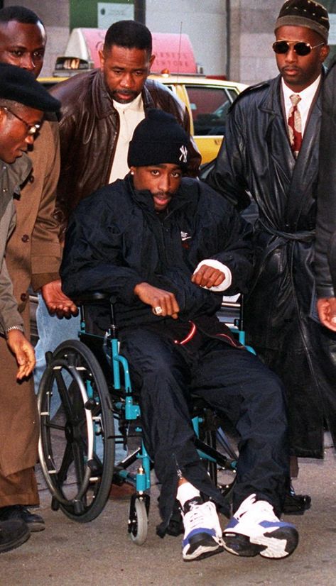 On Nov. 30, 1994, Tupac was on his way to Quad Studios in New York City to record a rap when he was ambushed, robbed and shot five times. He is pictured here in a wheelchair on Dec. 1, 1994, arriving at Manhattan Supreme Court after miraculously surviving the attack. Tupac Shot, 2pac Shakur, Tupac Photos, Hiphop Culture, Tupac Makaveli, Tupac Art, Arte Do Hip Hop, Ropa Hip Hop, Citation Rap