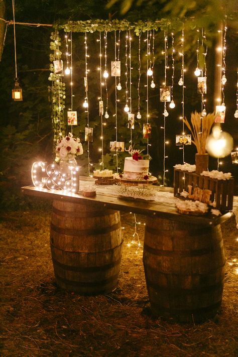 Forest Themed Engagement Party, Small Rustic Wedding Decor, Fall Engagement Decorations, Rustic Wedding Decor Backyard, Engagement Party Night, Small Anniversary Dinner Party Ideas, Rustic Wedding Backyard, Outdoor Engagement Backdrop, Rustic Wedding Theme Decor