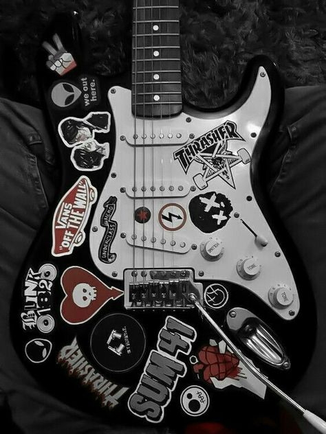 Instruments Art, Electric Guitar Design, Guitar Obsession, Cool Electric Guitars, Look Man, Guitar Art, Aesthetic Indie, Indie Aesthetic, Guitar Hero