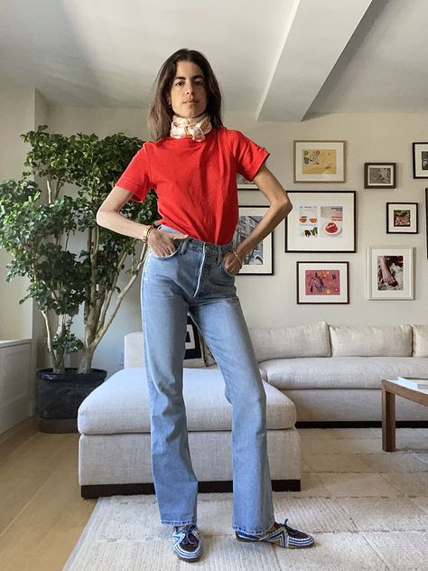 A bright t-shirt could be the unlikely bridge layer you’re looking for Bright Tshirts Outfit, Bright Shirt Outfit, Red Tee Shirt Outfit, Bright Blue Shirt Outfit, Red Tee Outfit, Red Tshirt Outfit, Shirt Layering Outfit, Leandra Cohen, Blue Tshirt Outfit