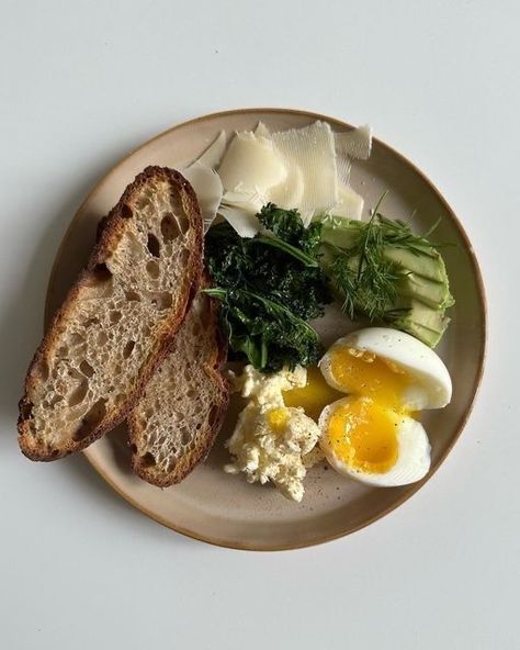 Moodboard Healthy Plate Breakfast, Pretty Plates Of Food, Breakfast For Two Aesthetic, Healthy Plate Ideas, Breakfast Plate Aesthetic, Food Plate Aesthetic, Whole Food Breakfast Ideas, Breakfast Plate Ideas, Healthy Breakfast Plate