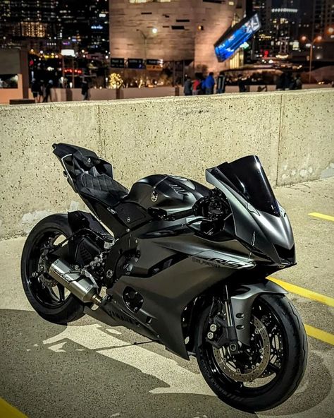 R6 superbike Ferrari Bike Motorcycles, 1000 Cc Bikes, Bikes For Women Motorcycles, 600 Cc Bikes, Motorbike Yamaha R6, Blacked Out Motorcycle, Black R6 Yamaha, Yamaha R3 2023, Yamaha R125 Black