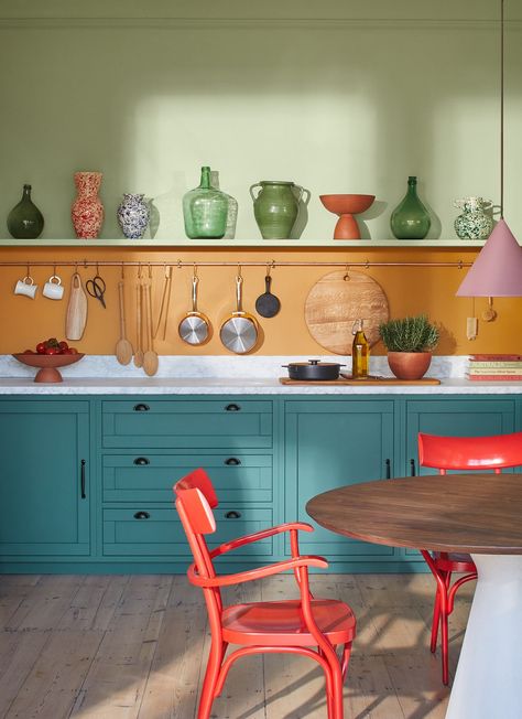 Maximalist Kitchen, Colourful Kitchen, Kitchen Colour Schemes, Hus Inspiration, Kitchen Color, The Unexpected, Colour Scheme, Küchen Design, Kitchen Colors