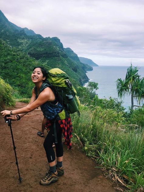 Hiking Outfit Summer Hawaii, Hawaii Hiking Outfits Women, Hawaii Hiking Outfit Summer, Hiking Hawaii Outfit, Hiking In Hawaii Outfit, Kauai Outfit Ideas, Hiking Outfit Hawaii, Kauai Outfits, Hip Pack Outfit