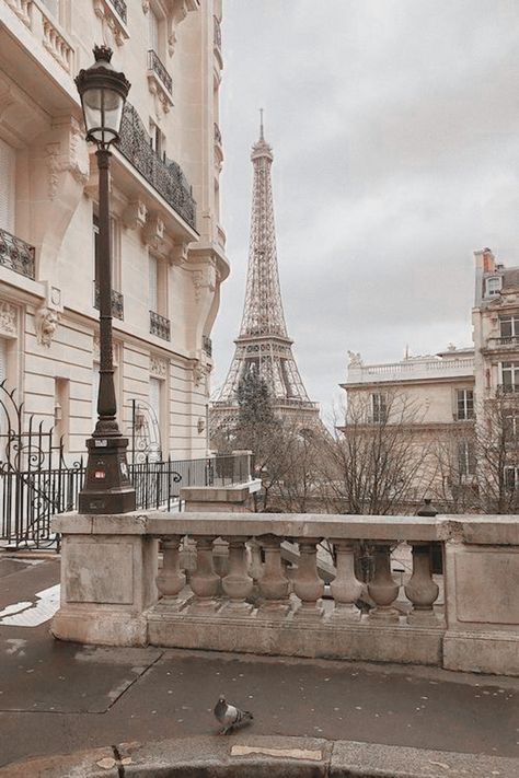 paris eiffel tower minimalist beige aesthetic france travel light cloudy sky city vintage elegant Paris Travel, Torre Eiffel Paris, Spring In Paris, French Aesthetic, Paris Vibes, Parisian Life, Paris Aesthetic, City Aesthetic, Pretty Places