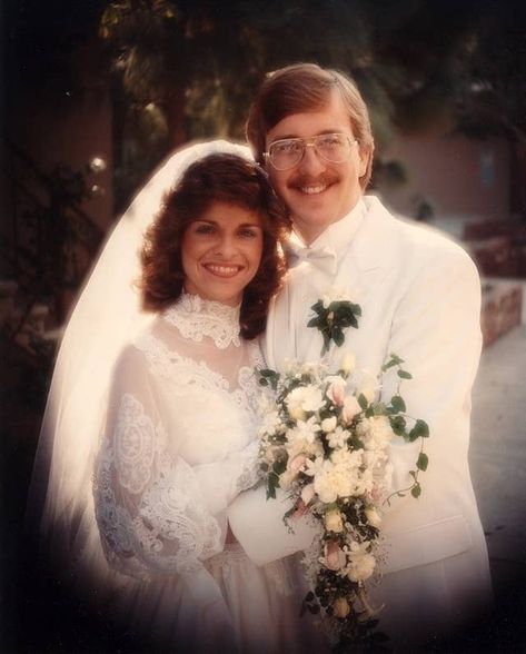 27 Of The Most Amazing '80s Weddings You'll Ever See Wedding Dresses 80s, Wedding Guest Outfit Men, 1980s Wedding Dress, Old Wedding Photos, 1980s Wedding, Groomsmen Fashion, 80s Wedding, Summer Wedding Attire, Wedding Outfits For Groom