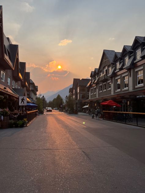 Bonito, Canada Road Trip Aesthetic, Summer In Banff, Summer In Canada Aesthetic, Moving To America Aesthetic, Banff Aesthetic Winter, Banff National Park Aesthetic, Canada Nature Aesthetic, Life In Canada Aesthetic