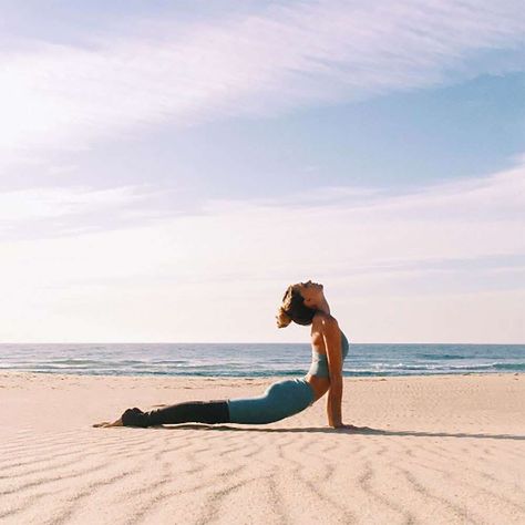 Beach Yoga Poses, Foto Yoga, Beach Yoga Photography, Sjana Elise, Yoga Inspiration Photos, Yoga Poses Photography, Beautiful Yoga Poses, Yoga Photoshoot, Yoga Aesthetic