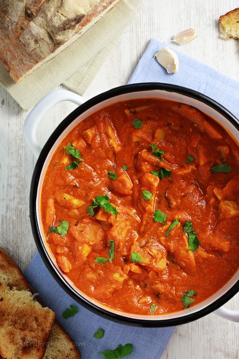 chicken and potatoes in tomato sauce One Pot Chicken And Potatoes, Tomato Sauce Crockpot, Potato Tomato Recipe, Mediterranean Sauce, Tomato Sauce Chicken, Chicken Marinara, Chicken Mashed Potatoes, Recipe Using Chicken, Chicken And Potatoes