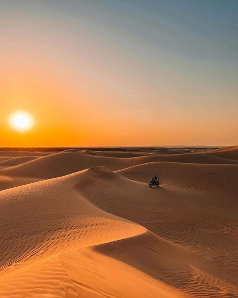 Linz, Algeria Travel, Egypt Aesthetic, Timur Tengah, Desert Sahara, Desert Aesthetic, Desert Travel, Desert Vibes, Desert Sunset