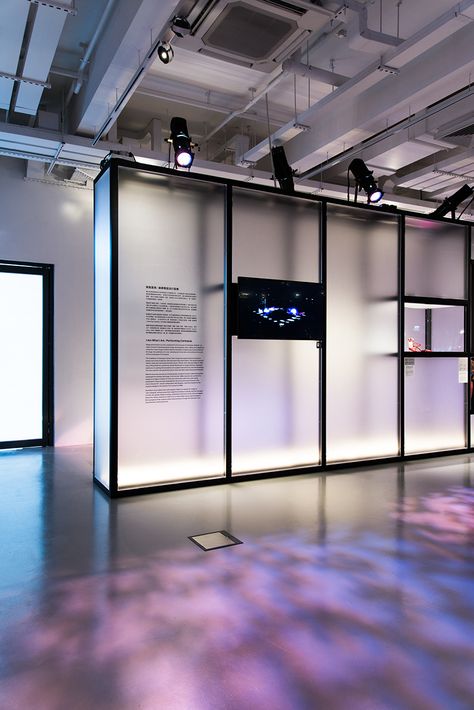 NAPP studio + MIRO reflect the gender-fluid-themed exhibition using indistinct colors and hazy lighting Phone Exhibition Design, Exhibition Lighting Design, Music Exhibition Design, Cool Exhibition Design, Exhibition Room Design, Exhibition Space Design, Exhibition Theme, Lighting Exhibition, Exhibition Lighting