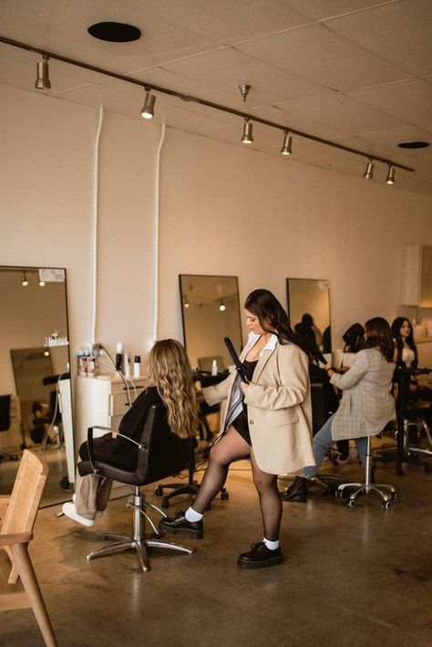 Busy Hair Salon, Hair Salon Editorial, Salon Pictures Aesthetic, Salon Vision Board Ideas, Aesthetic Hair Salon Pictures, Hairstylist Job Aesthetic, Hair Stylist Asthetic Picture, Hair Dressing Aesthetic, Salon Owner Outfits