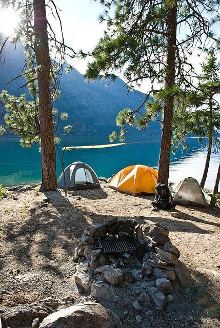 Pnw Camping Aesthetic, Camping Sites Ideas, Camping Morning, Zelt Camping Hacks, Camping In Nature, Chelan Washington, Beautiful Camping, Camping Lake, Tents Camping