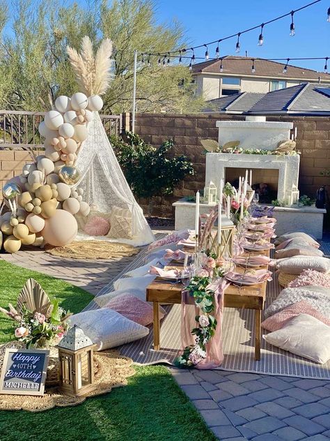 Outdoor Decorations For Birthday Party, Cute Backyard Birthday Party, Teepee Birthday Party Decor, Birthday Gazebo Party Ideas, Frozen Event Decor, Tepee Party Ideas, Birthday Party Garden Decoration, Teepee Picnic Party, Outdoor Backdrop Ideas Birthday