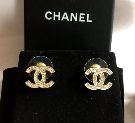 CHANEL+Classic+Mini+CC+Crystal+Stud+Gold+Earrings+Hallmark+Authentic+NIB Chanel Earrings Classic, Chanel Earrings Cc, Channel Earrings, Chanel Stud Earrings, Chanel 2015, Pearl Bridal Headband, Gold Chanel, Pearl Necklace Designs, Accesories Jewelry