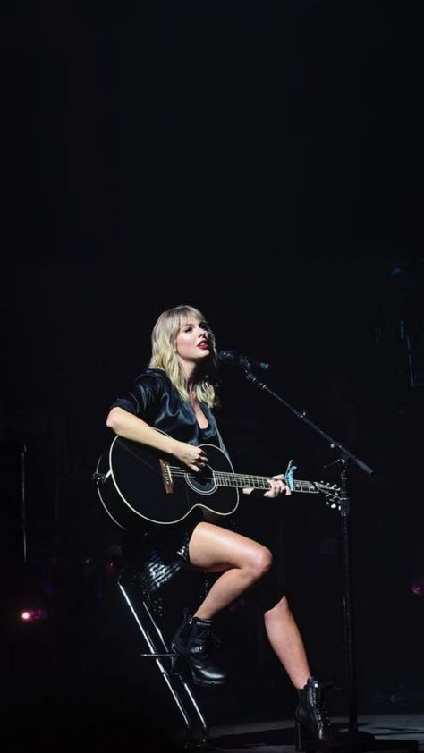 Taylor Swift Guitar, Taylor Swift Photoshoot, Taylor Swift Hot, Estilo Taylor Swift, Swift Tour, Brooklyn Baby, Taylor Swift Concert, Taylor Swift Wallpaper, Taylor Swift Album