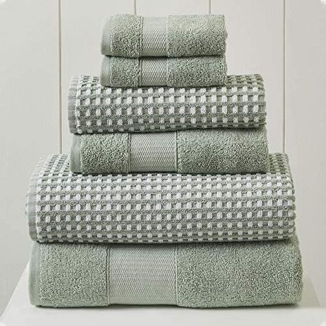 Green Towels Bathroom, Green Bath Towels, Bathroom Towel Decor, Green Towels, Jacquard Design, Black And White Tiles, Easy Living, Linen Store, Luxury Towels