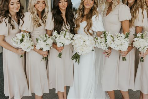 Greenery And White Wedding Bridesmaids, All White Bridesmaid Bouquet, Off White Bridesmaid Dresses, White Wedding Bridesmaids, All White Bridesmaids, White Bridesmaid Bouquet, White Bridesmaids, Beige Bridesmaids, Bridesmaid Poses