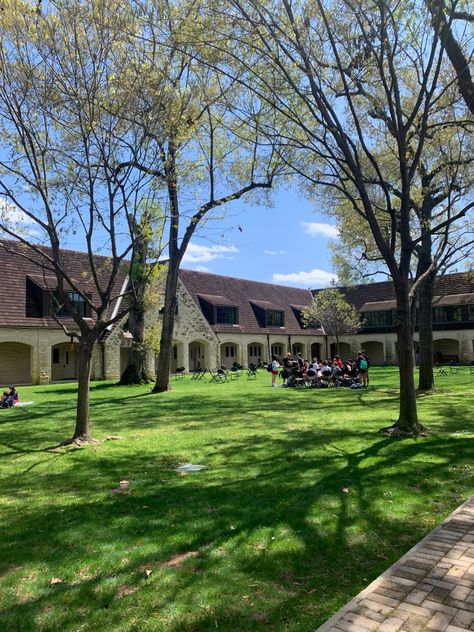 School Courtyard Aesthetic, School Outside Aesthetic, School Yard Aesthetic, Aesthetic School Exterior, Privet School Aesthetic, School Garden Aesthetic, New School Aesthetic, School Scenery, Light Academia School