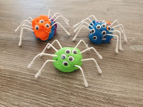 Creepy Crawlies Preschool, Playdough Spider, Creepy Crawlies Activities, Creepy Crawlies Craft For Kids, Halloween Curriculum, Insects Crafts, Craft Activities For Toddlers, Clay Monsters, Creepy Crawlers